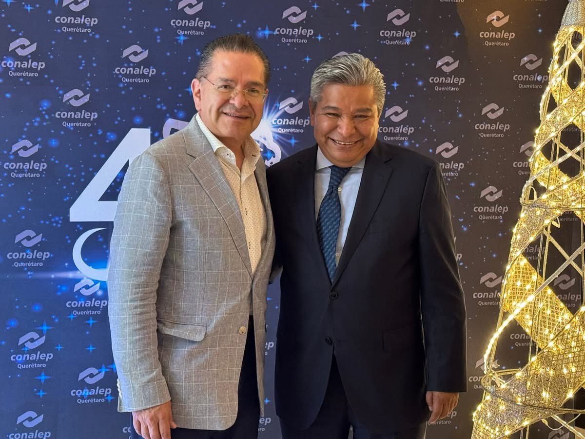 ferpantoja's tweet image. #QroLíderEnEducación
Agradezco al M.C. Carlos Arredondo, Director de CONALEP QRO, la invitación a su Fin de Año y 45 aniversario; un honor celebrar sus logros.
#HalconesUTEQ #OrgullosaMenteUTEQ #UTEQUniversidadLíder