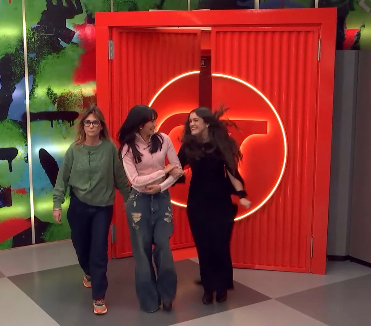 bravestmiriam's tweet photo. muuuuy fuerte 😭😭 #OTDirecto5D https://t.co/G6KUXFoq2u