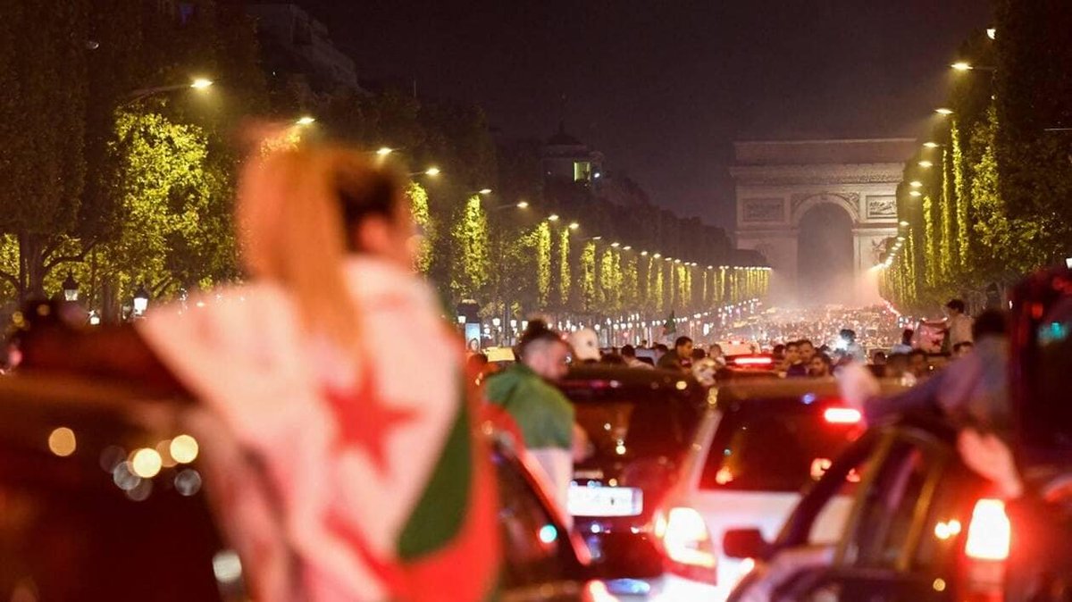 actufootmaghreb's tweet image. 🚨 La fête du Nouvel An prévue le 31 décembre sur les Champs-Élysées pourrait être annulée en raison du match de l’Algérie 🇩🇿 face à la Guinée équatoriale 🇬🇶, selon @CNEWS.

👉 @TF1, de son côté, avance une version différente, affirmant que l’avenue n’est pas adaptée pour…