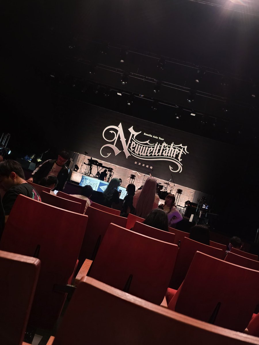 Otsukare Roselia Live Asia Tour #Neuweltfahrt in Singapore!! The show was real great with a very packed setlist!!

We really hope that after this, BanG Dream! live can spread to more South East Asia countries including Indonesia~😁