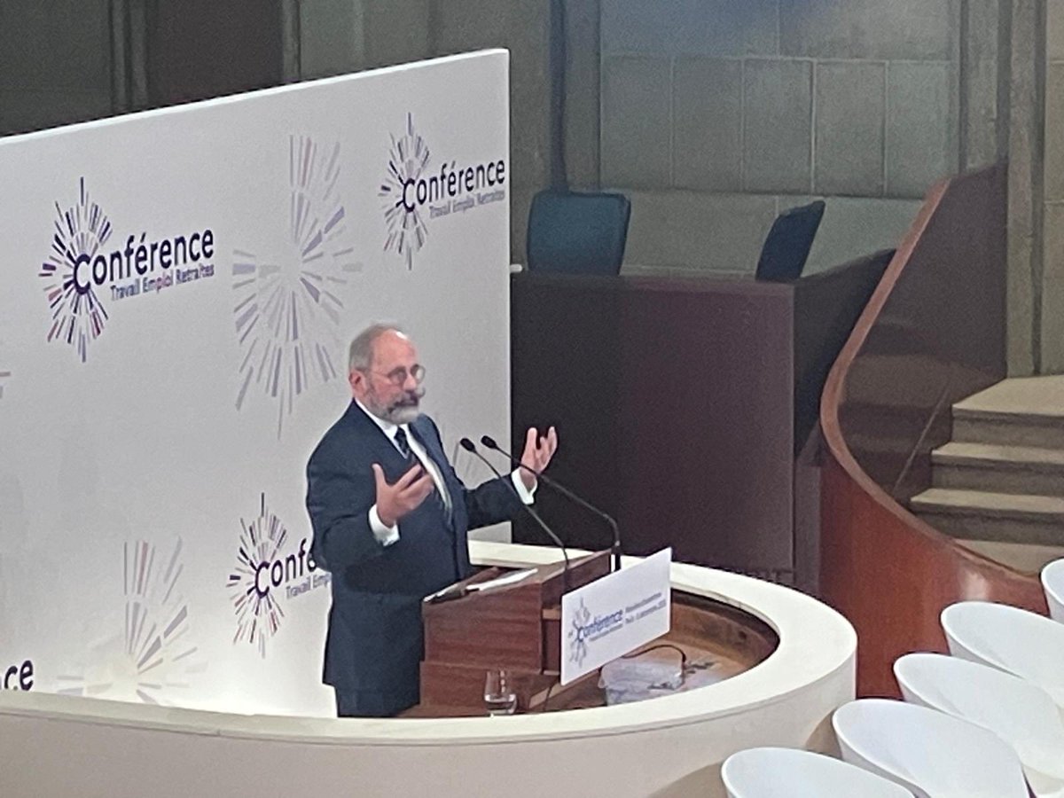 À la conférence « travail, emploi, retraites », je représente les employeurs territoriaux et interviens devant <a href="/JPFarandou/">Jean-Pierre Farandou</a> et <a href="/Amiel_David_/">David Amiel</a> sur les enjeux d’attractivité, de maintien dans l’emploi, de rémunération … en rappelant que les agents publics sont aussi des travailleurs