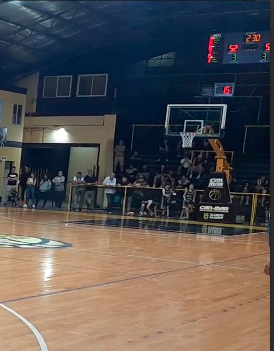 AleCVM6's tweet photo. @juansanchezz12 Foto de playoff contra Pueyrredón de local, cuando mas lo necesito su equipo no estuvieron. También venian del día anterior de comerse 5 pijasos https://t.co/9GvxrvMB8H
