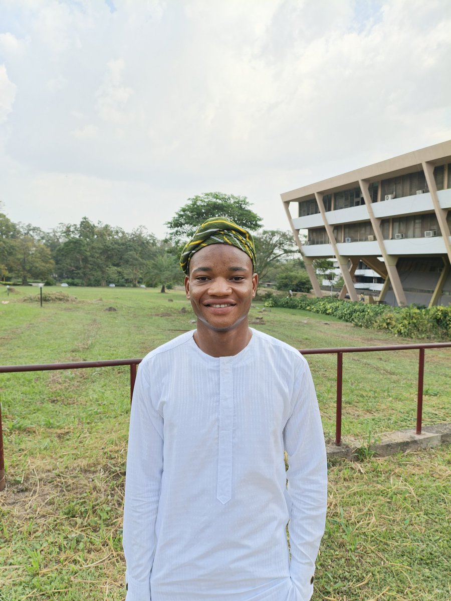 temi______ade's tweet photo. Friday ✨💙 https://t.co/n0DDN0J1yc