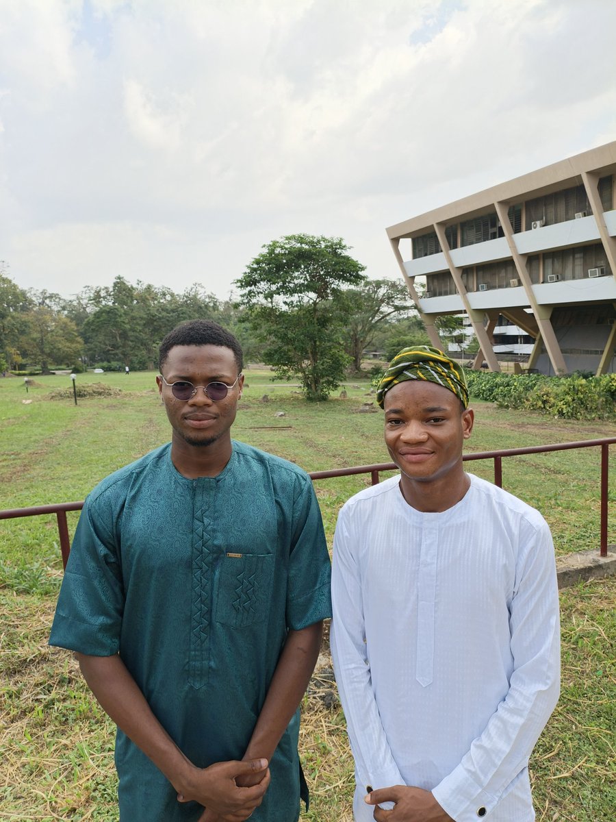 temi______ade's tweet photo. Friday ✨💙 https://t.co/n0DDN0J1yc