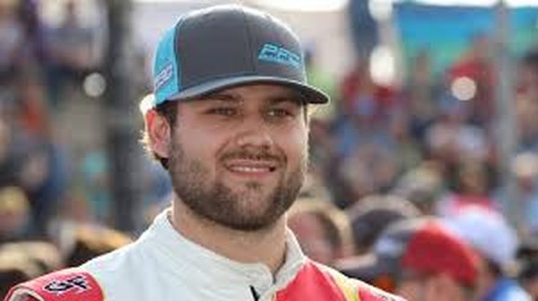 RetteJones30's tweet image. Weather has been a challenge this week so far at 📍Five Flags Speedway, but cars 🏎️💨 are FINALLY on track for some much needed Snowball Derby practice and we have two bullets with @CaseyRoderick30 and @NoahGragson. 🔥

🔖Race Preview: bit.ly/48Diij5

#RJR30 @FordRacing