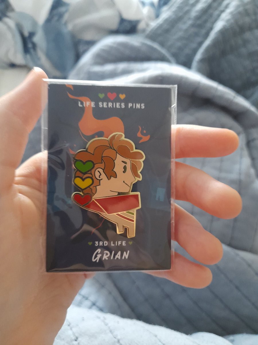 MY BIRTHDAY PRESENT IS HEREEEEEEE
LOOK AT HIMMMMM
HES HEREEE