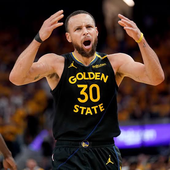 Austin Reaves stealing Steph Curry’s All-Star starting spot would be the funniest plot twist of the season

Who deserves to start?
