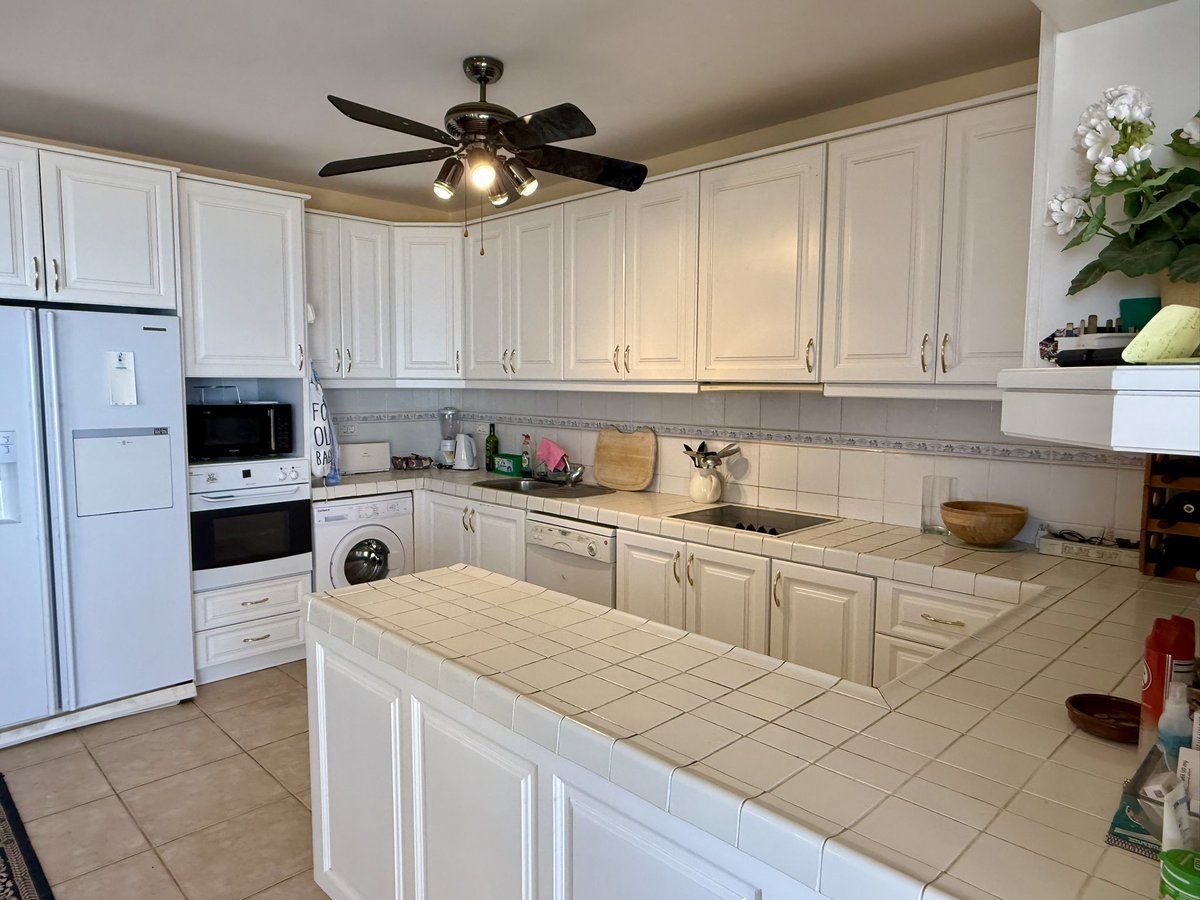 tenpropsales's tweet photo. Step inside this stunning property and enjoy a bright, spacious open-plan lounge, dining area, and fully equipped kitchen. A hallway leads to the rear of the home, where you’ll find three generous double bedrooms.

📧 info@tenerifepropertysales.com

Contact Nicky — Ref TPS3395 https://t.co/Ic8dYJuqDk