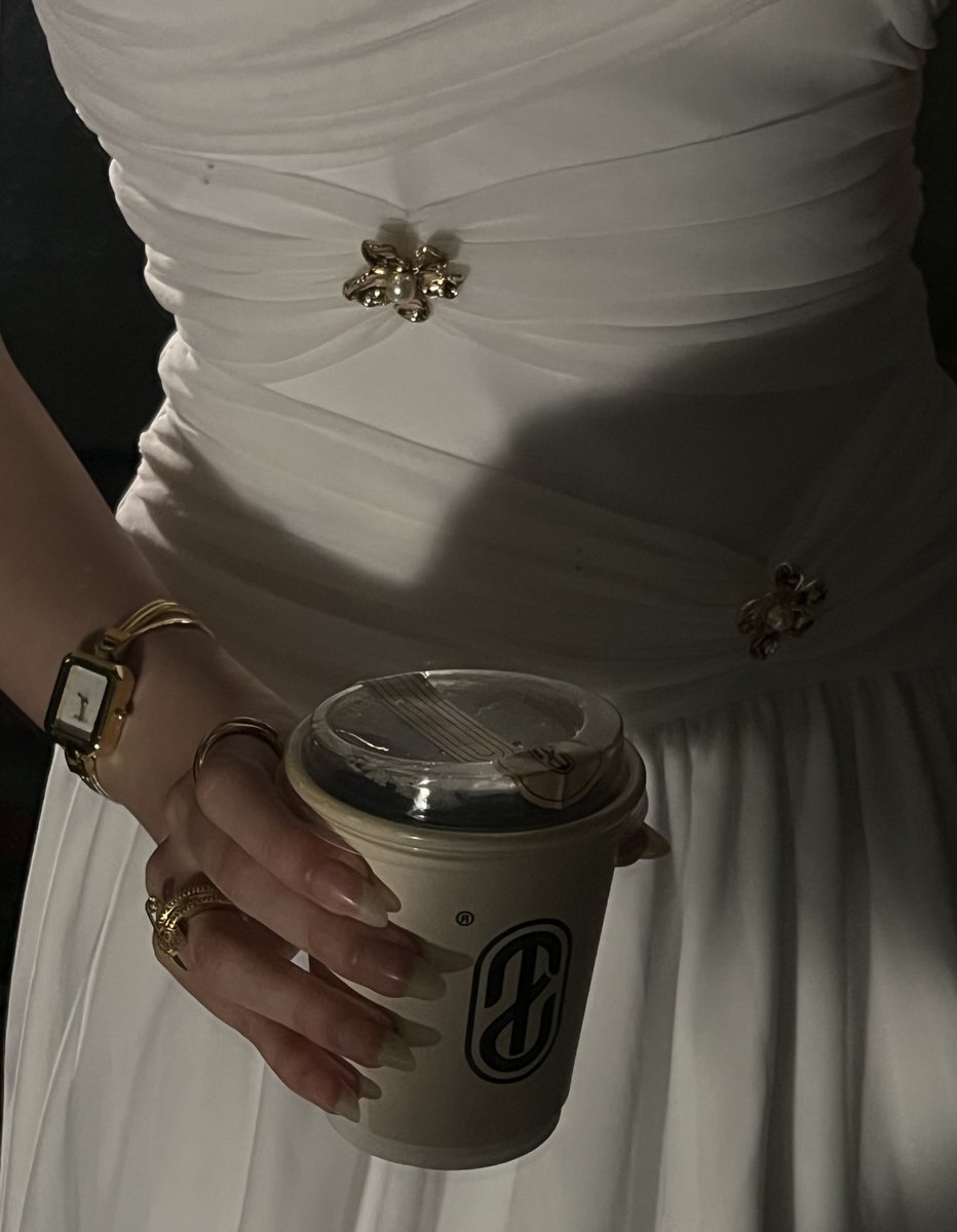 IDTimaa's tweet image. ٤ صورر!! 
شوييية لو بيدي حطيت الالبوم كامل