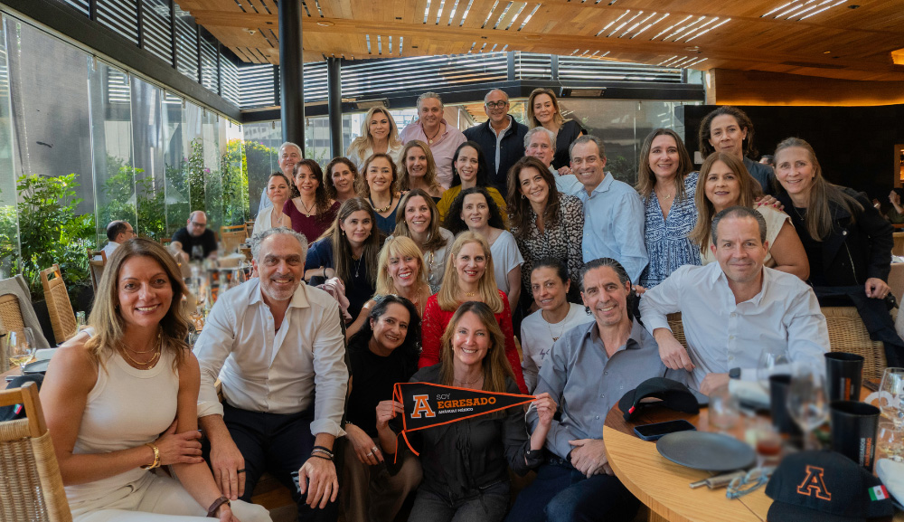 #PorSiNoLoViste La generación ‘95 de Administración celebró su segundo reencuentro. 33 de nuestros egresados se reunieron para revivir recuerdos, reconectar y fortalecer un vínculo que ha perdurado por más de tres décadas. Un encuentro lleno de identidad, orgullo y comunidad.