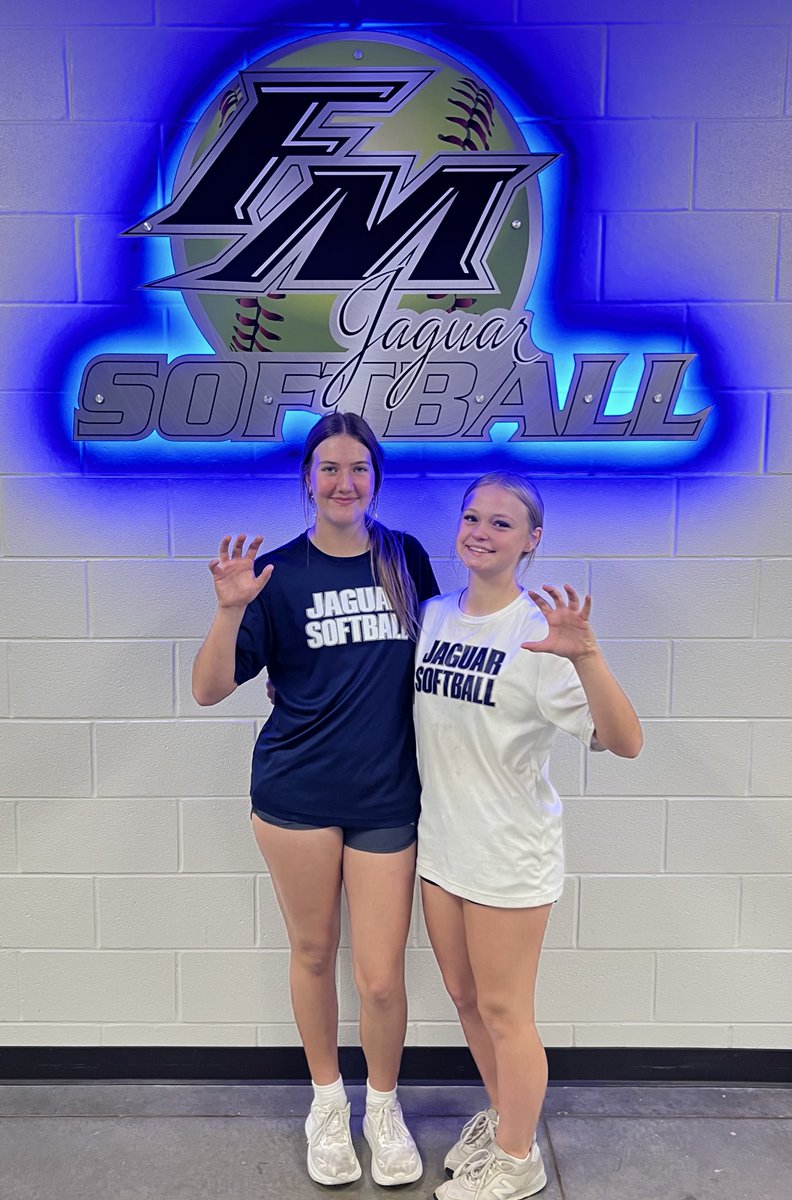 PCnowisthetime's tweet photo. Please give a big π π π π to your @VistaRehabPT PC βοΈs of the week! Chandler & Brooklyn brought incredible effort all week long πͺ @FMSoftball #STACD #PCtrained #ATTACK247 https://t.co/yDsaD1Sb5C