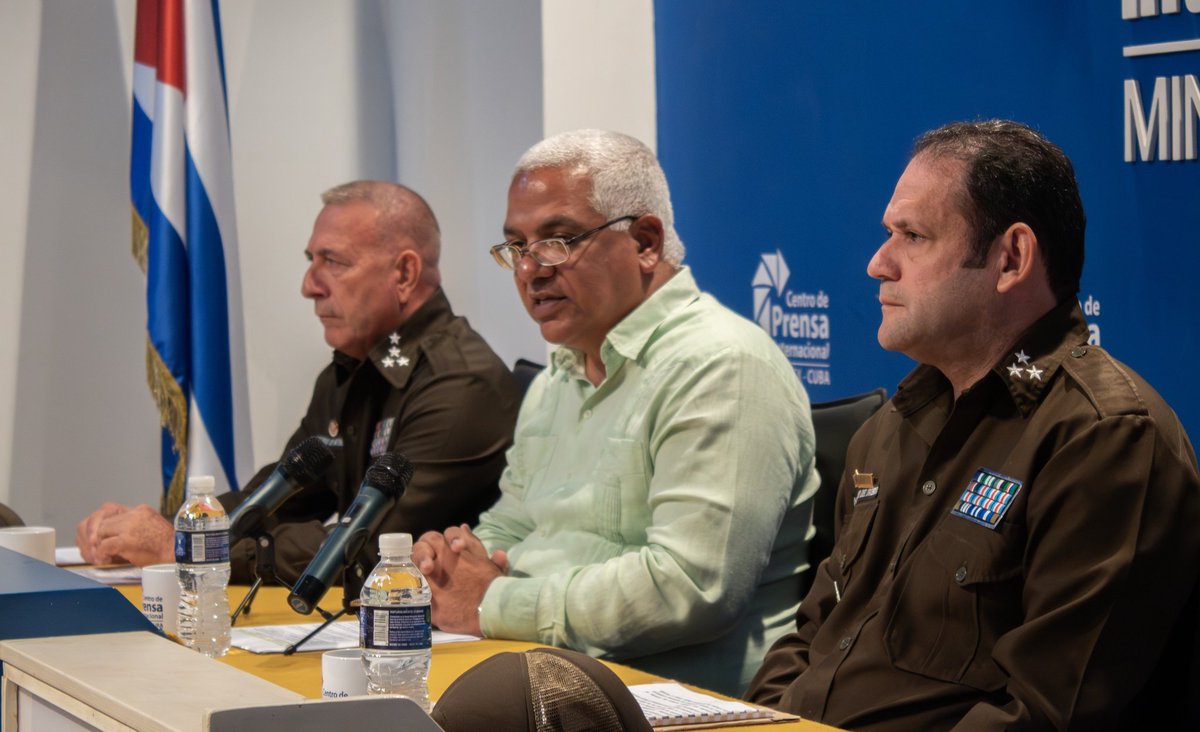 #AduanadeCuba reafirma su compromiso como parte del sistema de enfrentamiento a las drogas Proteger la frontera y actuar con rigor apegada al cumplimiento de leyes vigentes 
Nuestros oficiales y medios dispuestos para el cumplimiento de la misión #ToleranciaCero #FronteraSegura