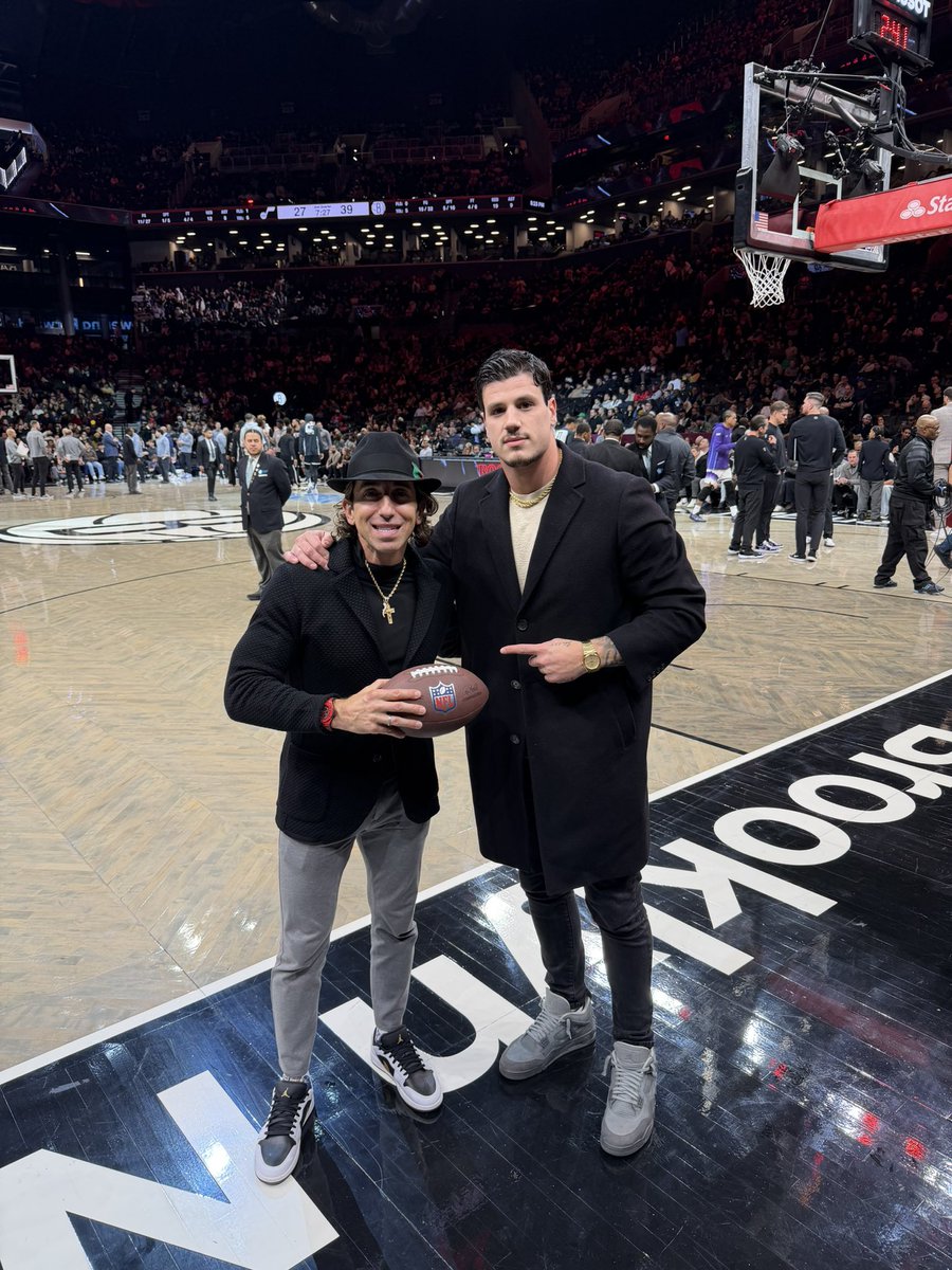 seanstellato's tweet image. Excited to welcome fellow paisan @CuseFootball @Dan2Villari to the Stellato Sports family 🇮🇹🏈

He’s got the traits,mindset, &amp;amp; values to thrive at the next level.
Proud to walk this journey with him. 

#StellatoSports #NoBackingDown #NFLBound #ItalianPride #PaisanPower #AgentLife