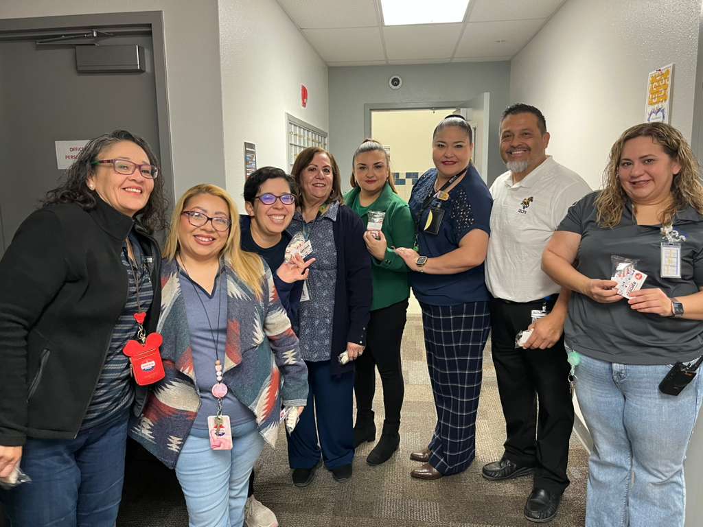 HValverde_DWS's tweet photo. Shout out to our counselor Mrs. Schwarz, our CIS Coordinator Mrs. De La O, and our Colt Ambassadors for pampering our faculty and staff during the 2nd Day of Christmas at Desert Wind School. 
#LoveDesertWind #ItsTheColtWay
@DWS_PK8 https://t.co/Yk9wUwdqaG
