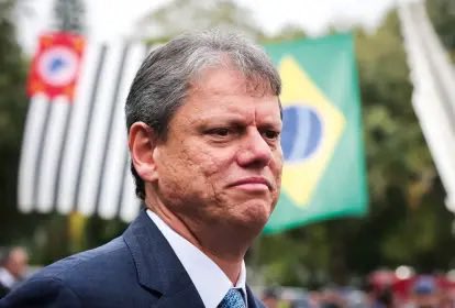 boletimbr's tweet image. 🚨 ENQUETE: Entre Tarcísio de Freitas e Flávio Bolsonaro, quem você prefere como representante da direita nas eleições de 2026?