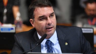 boletimbr's tweet image. 🚨 ENQUETE: Entre Tarcísio de Freitas e Flávio Bolsonaro, quem você prefere como representante da direita nas eleições de 2026?