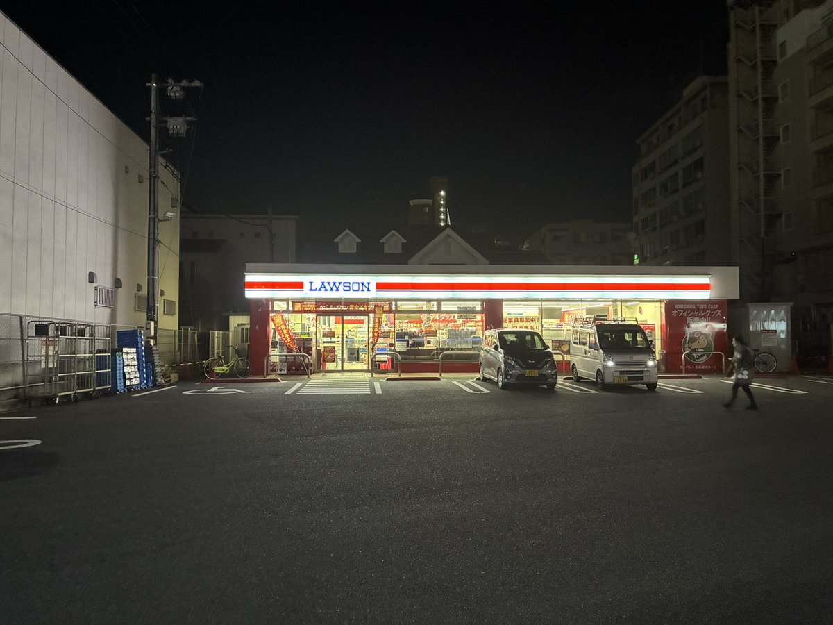 hknsu525's tweet photo. 赤ローソン、赤東横イン…
流石の街⚾��� https://t.co/d1W9fmACiY