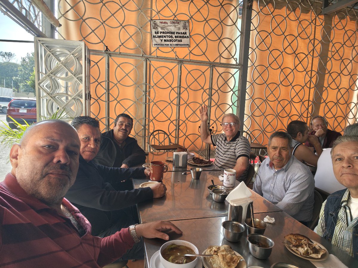 rsanchez_44240's tweet photo. Reunión de los malos de la rodilla, etc. 4 diciembre 2025 https://t.co/ap1sWF0lqF