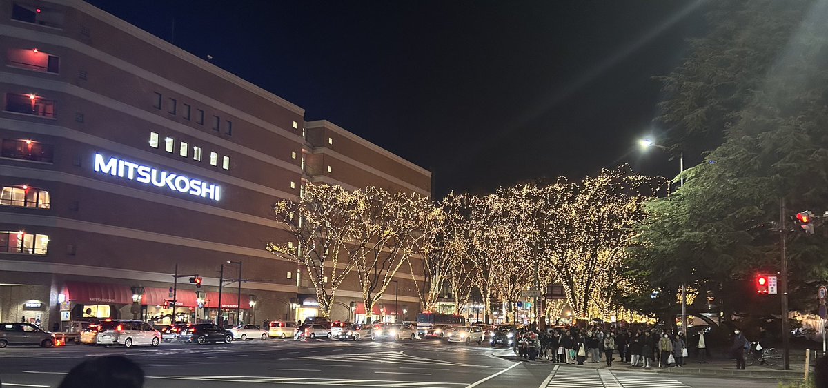 00Masakichi's tweet photo. ページェント始まった
なんか良い気分で散策 https://t.co/gWaFdO9Am5