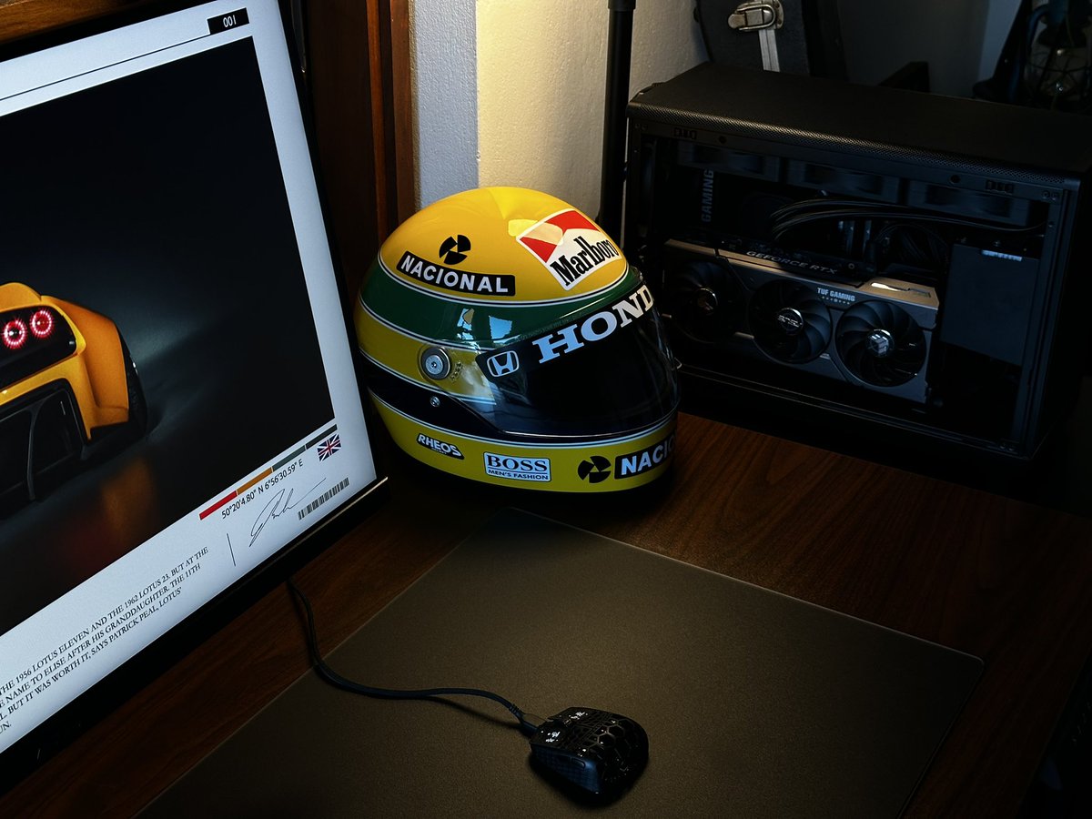 knots_setup's tweet photo. Ayrton Senna's 1990 helmet 
New setup decoration https://t.co/Yh2lKPcE0h