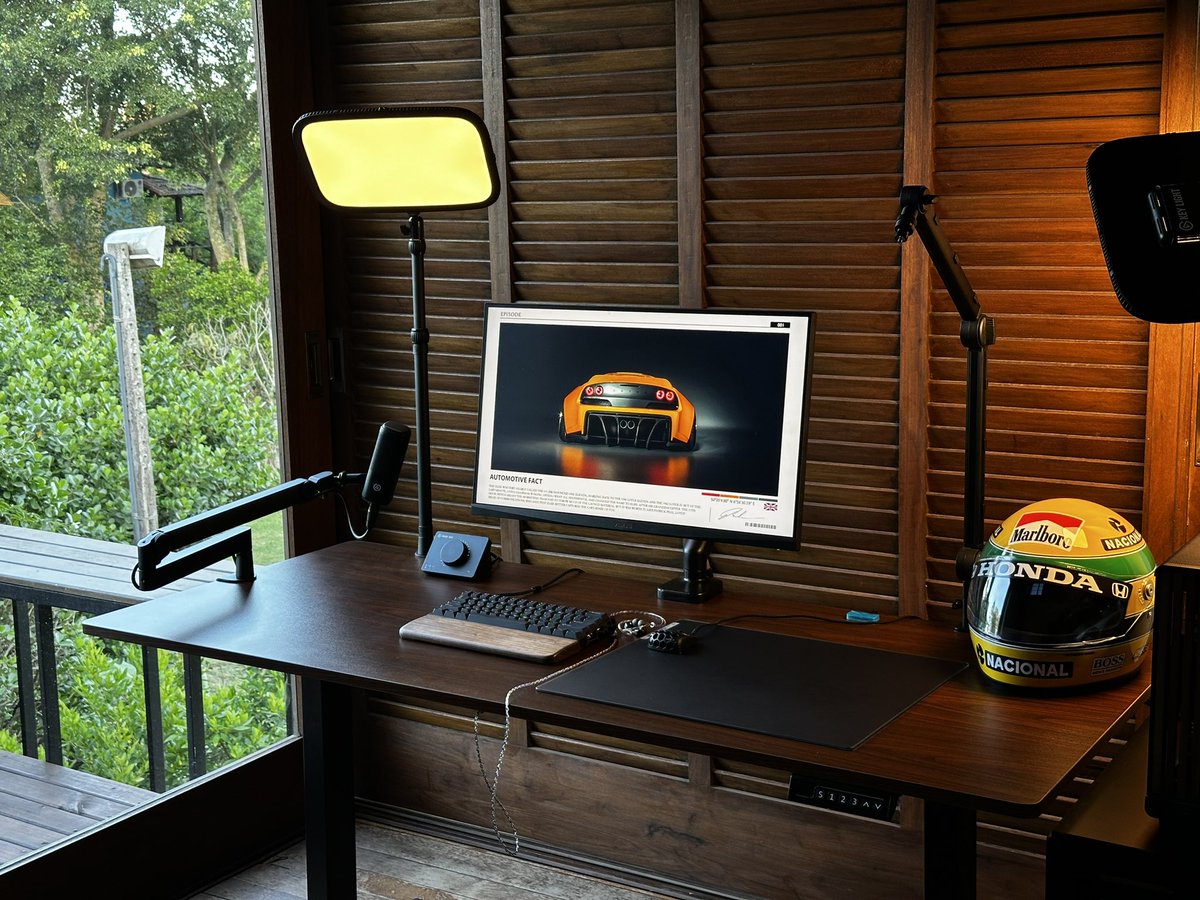 knots_setup's tweet photo. Ayrton Senna's 1990 helmet 
New setup decoration https://t.co/Yh2lKPcE0h