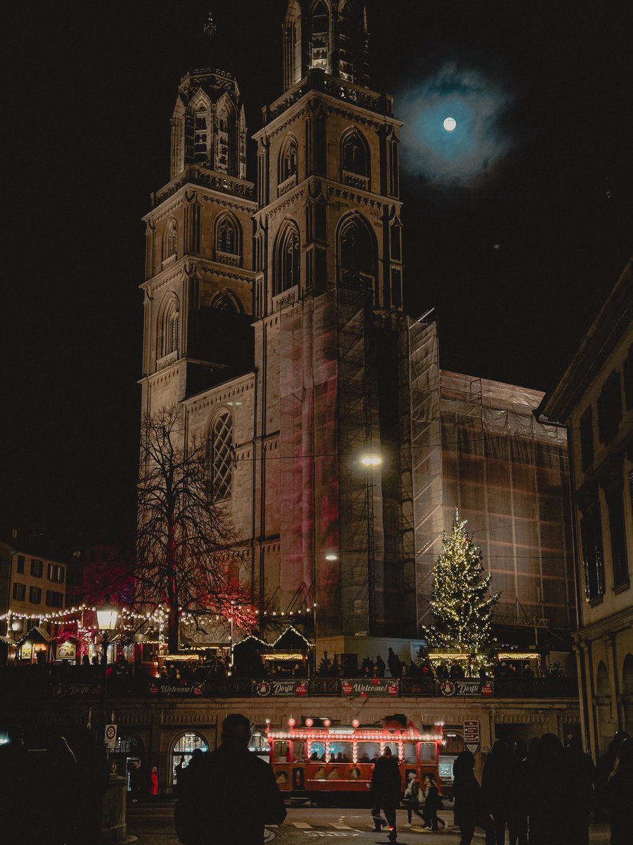 ทำงานจนหีขวิด พึ่งมีโอกาสได้มาคริสมาสมาร์เกตกะเค้าปีนี่ 😶‍🌫️