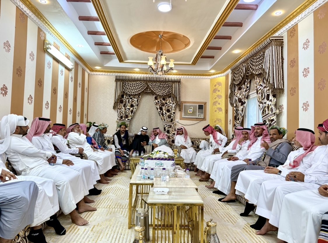 RAMO77O's tweet photo. استقبل شيخ قبيلة آل نخيف الشيخ موسى بن جابر النخيفي بمنزله مساء اليوم عرايف وعدد من أعيان وأفراد القبيلة  . حيث تأتي هذه اللقاءات لتحقيق الصالح العام للقبيلة https://t.co/IFsVTgVr5C