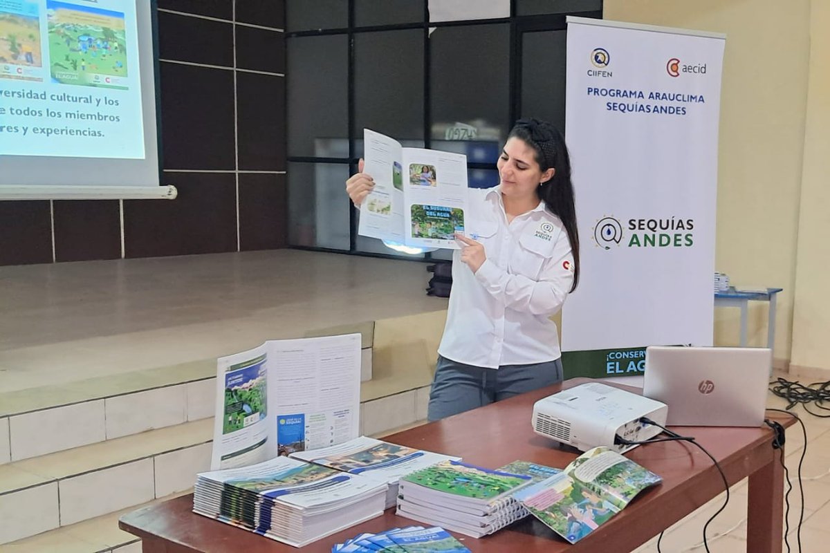 ciifen's tweet photo. 🇧🇴🗣️En #VillaMontes, Bolivia, continúa el taller del proyecto Sequías Andes del programa #ARAUCLIMA, enfocado en la educomunicación y en cómo transmitir mensajes claros orientadas a mejorar la comprensión y respuesta comunitaria frente a la sequía. https://t.co/NQvAQMeG5P