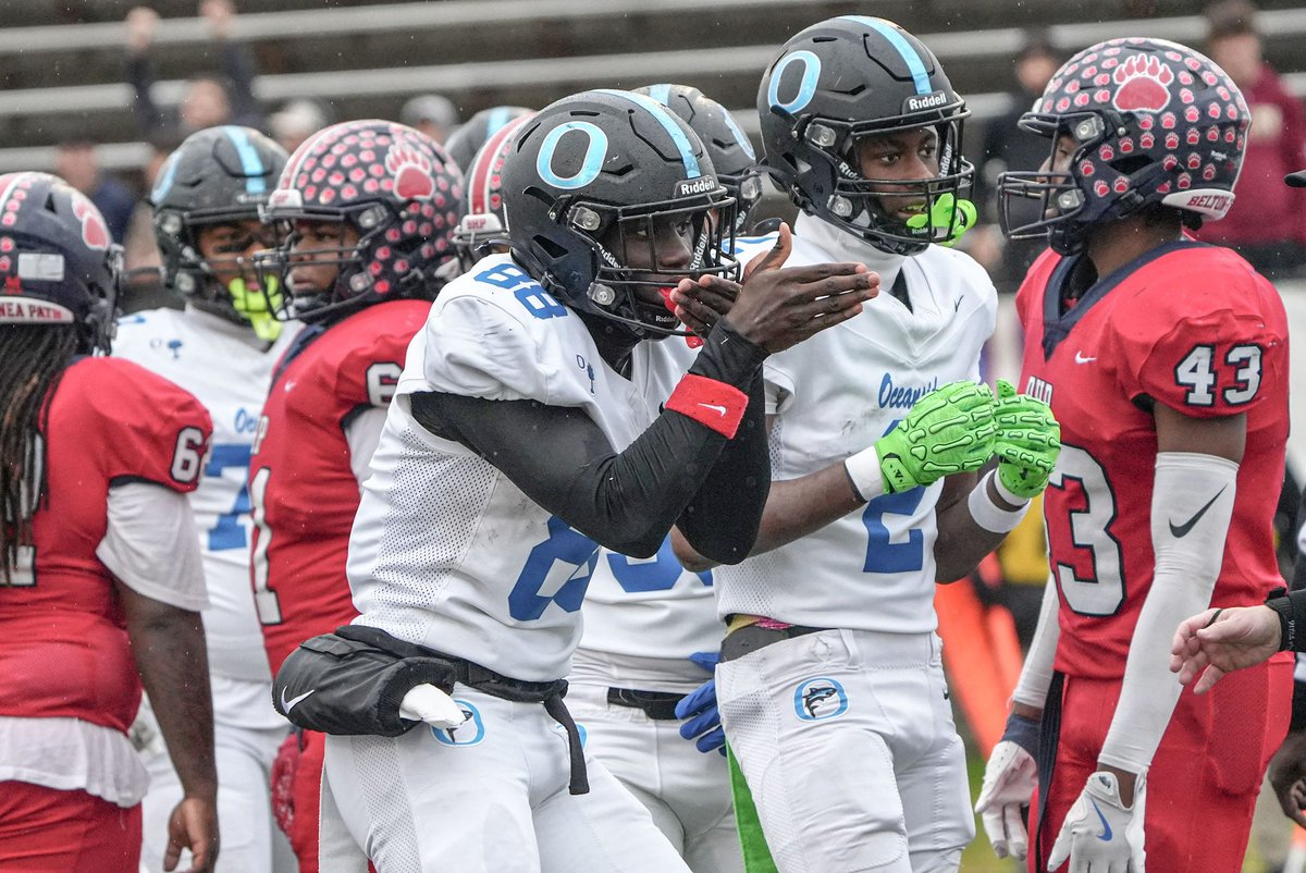 I asked Smitty of <a href="/SCSportsNow/">SportsTalk Media Network</a> about charter schools winning state titles today on <a href="/TheFanUpstate/">The Fan Upstate</a>. 

His thoughts 👇 

audacy.com/podcast/wire-2…