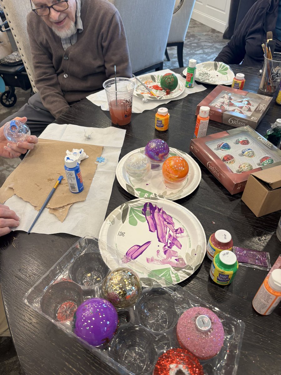 PinnacleLatham's tweet photo. Had the best time making DIY ornaments today! Such a cute and fun memory. ❤️🎄 https://t.co/7Tgv348qCq