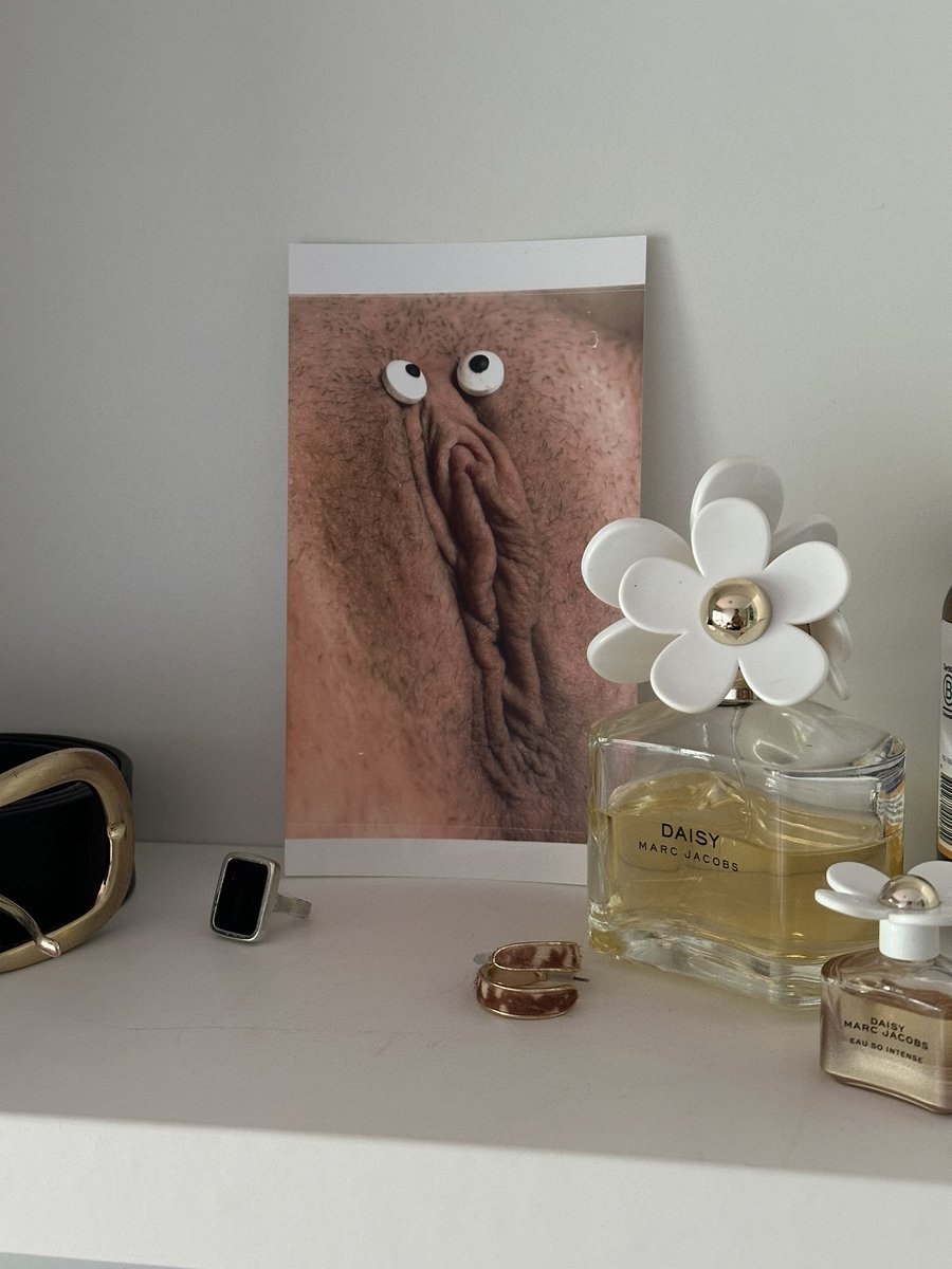 brookeartmodel's tweet photo. I’ve been working 5am-11pm for two weeks straight in studio on my upcoming book and I just needed a little comic relief! So I shot a series of vagina monsters for the “lols” hahaha 🫶🏼😂
#artist #work #brooke #monster https://t.co/XIRJfFy2G7