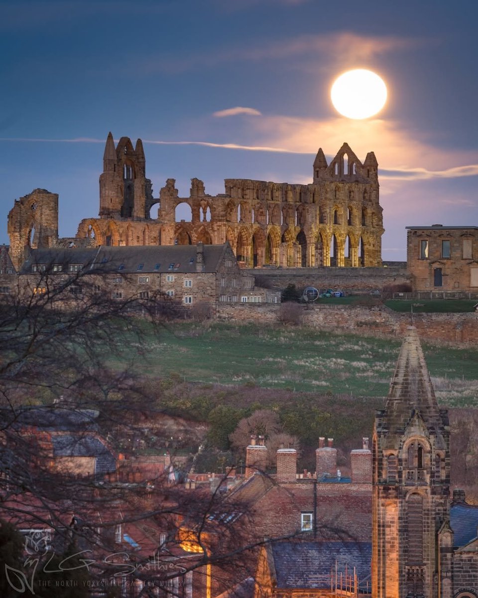 visitnorthyork's tweet photo. Whitby Abbey ✨ https://t.co/ur4IoGHGwk