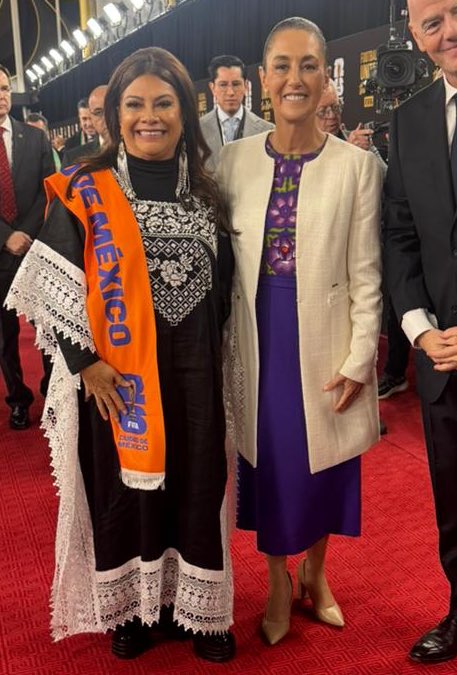 mi amiga y yo siempre: odiamos a los fifas y el fútbol

mi amiga y yo cuando dicen que habrá alitas y cervezas para ver el partido: