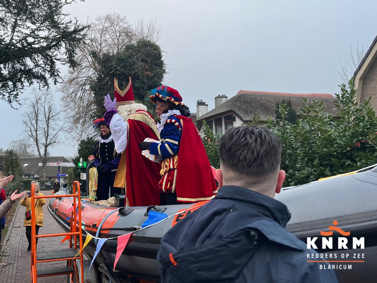 🎁🛟 Sinterklaas bij KBS Bernardus! 🛟🎁
Vandaag had de KNRM Blaricum de eer om Sinterklaas veilig aan wal te brengen bij basisschool KBS Bernardus in Blaricum. De blije en gespannen koppies van alle kinderen maakte een geweldige dag. 🥳
✨Wij wensen jullie één fijne Pakjesavond!
