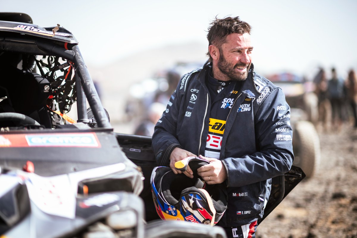 redbullCL's tweet image. Lo que no viste del Rally Dakar: la nueva docuserie de Chaleco López ya está en YouTube.

Revive desde adentro la carrera, el detrás de cámaras.

Dale play👉youtu.be/98NTvs7--sU?si…

#RallyDakar #ChalecoLópez #Docuserie #MotoSports #Rally