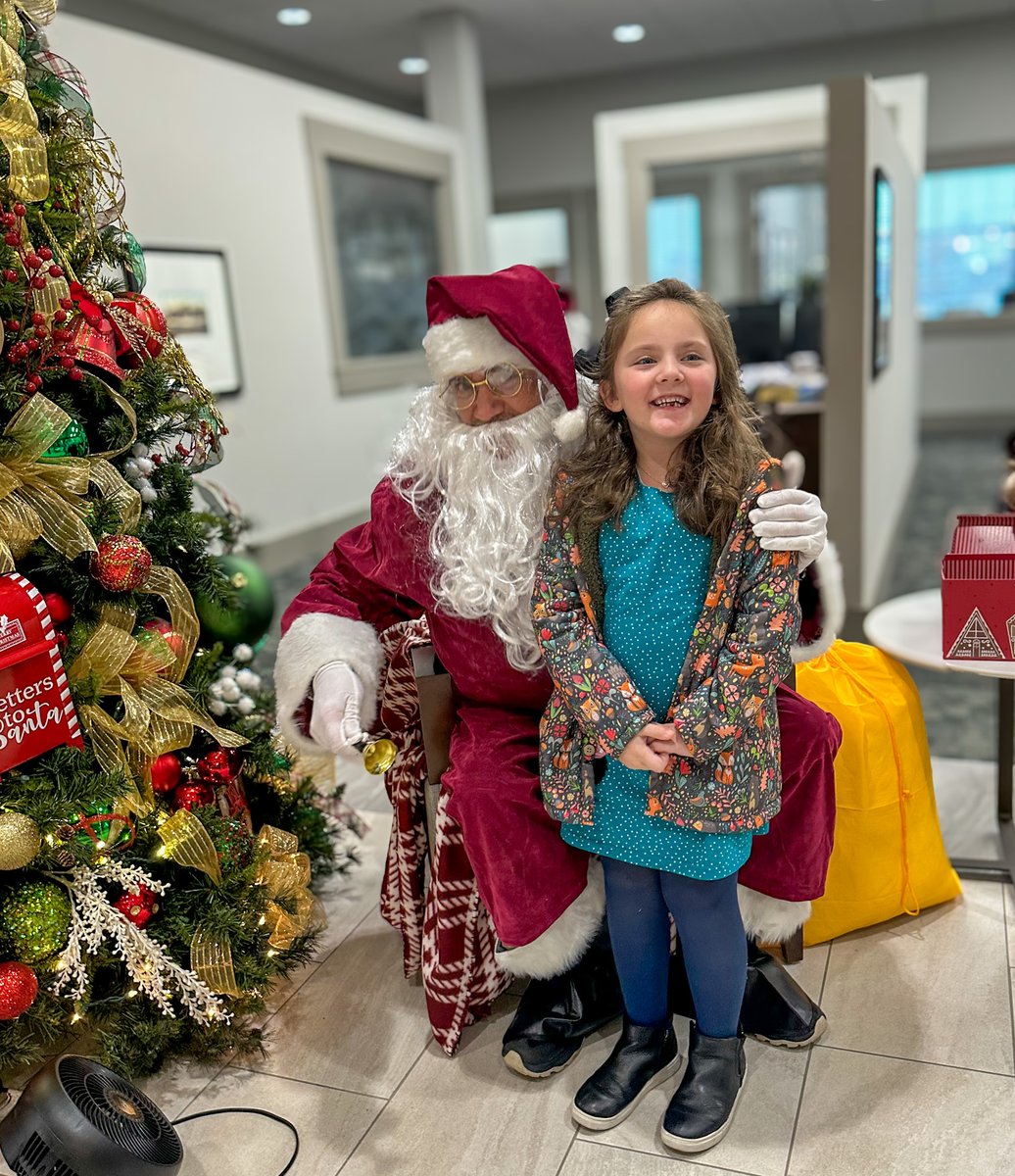 CommerceBk's tweet image. Cookies with Santa today (Dec. 5) from 3 p.m. to 5 p.m. Come join us!