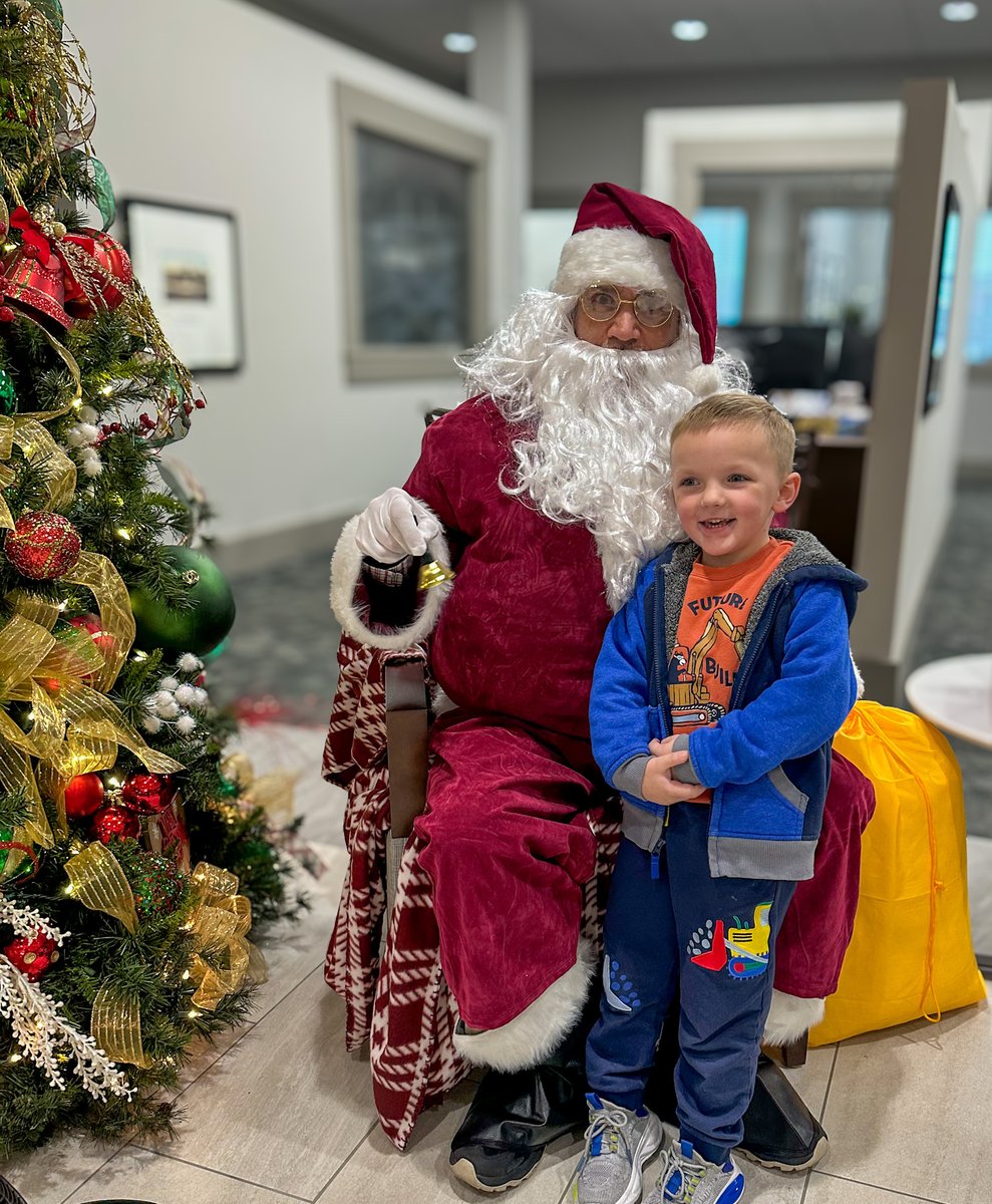 CommerceBk's tweet image. Cookies with Santa today (Dec. 5) from 3 p.m. to 5 p.m. Come join us!