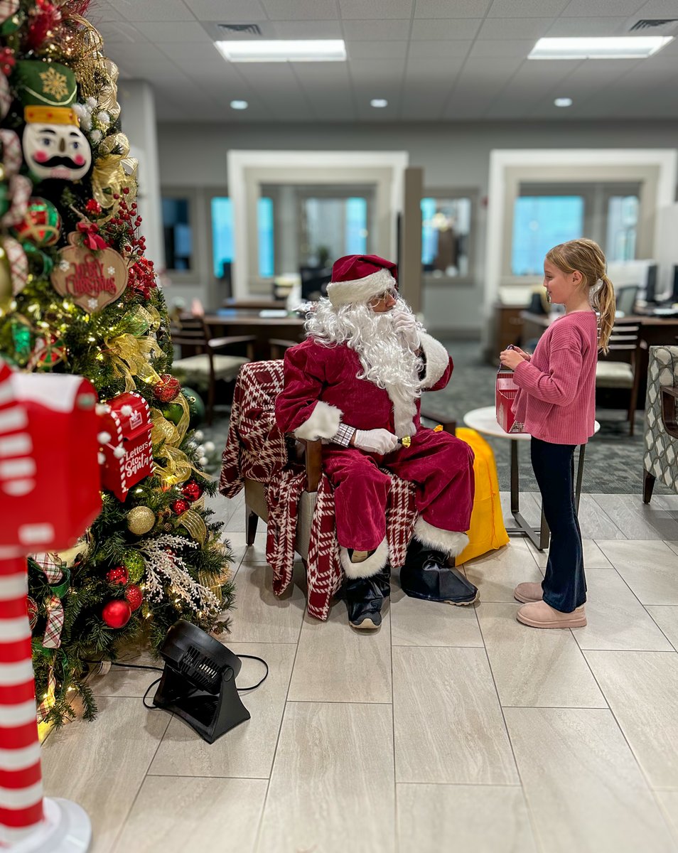 CommerceBk's tweet image. Cookies with Santa today (Dec. 5) from 3 p.m. to 5 p.m. Come join us!