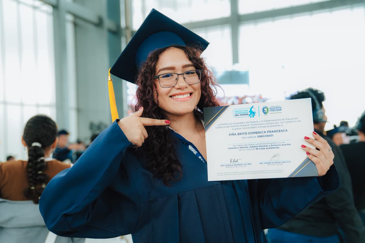 marcelaguinaga's tweet photo. Hoy no celebramos solo una graduación: celebramos un acto de dignidad y de justicia.
711 cuidadoras culminan su proceso formativo: un logro académico, sí, pero también una decisión firme y política para romper cadenas de desigualdad, pobreza e inseguridad. https://t.co/6tLjJ9Yten