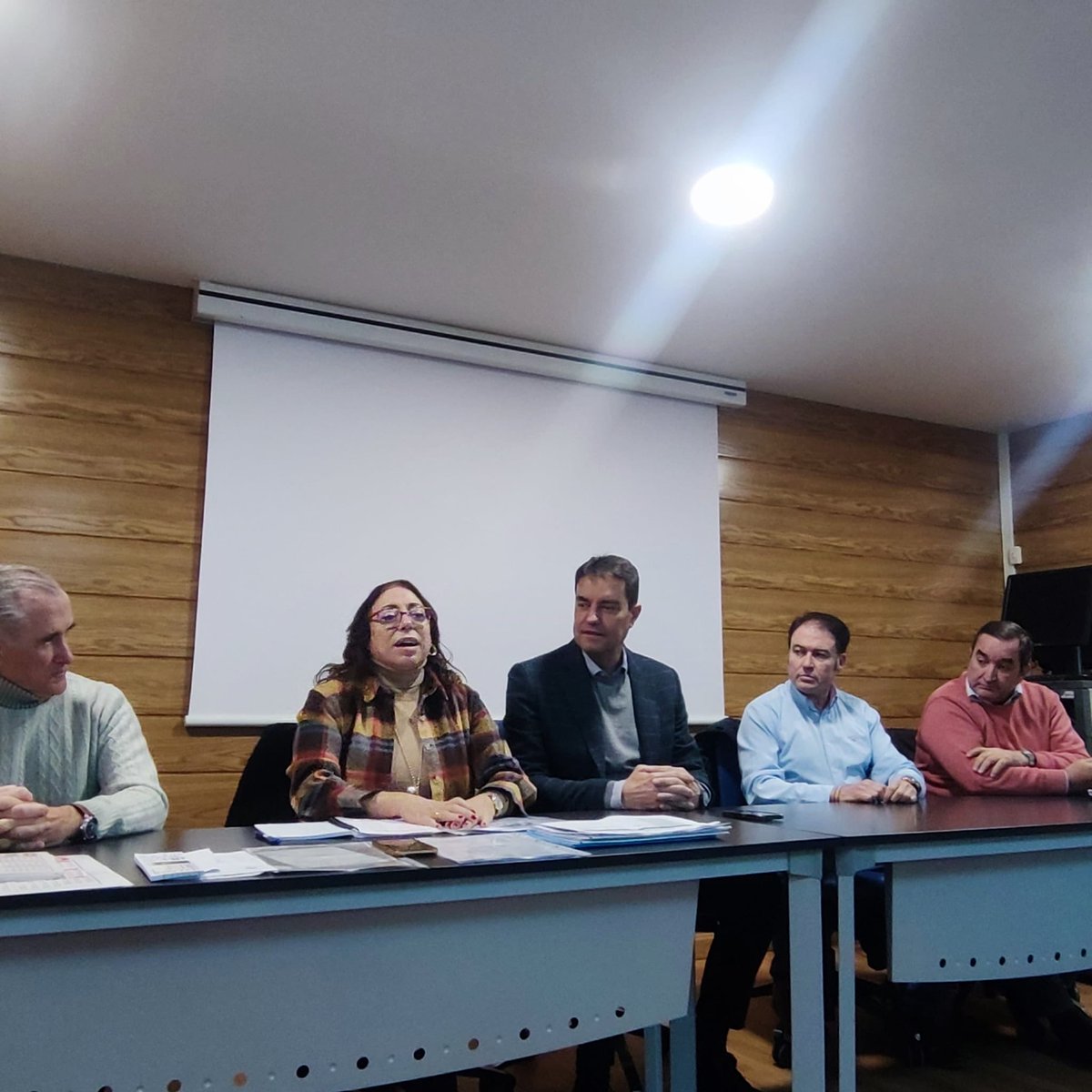 Junta directiva comarcal de Burgos-Este en Villasur de Herreros

83 municipios componen una extensa comarca, cuyos alcaldes ambicionan mejores infraestructuras como la construcción de la A-12, o la llegada de la banda ancha a nuestros pueblos

Seguimos trabajando por ellos 💙