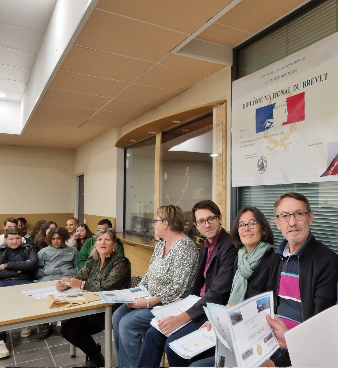uramina's tweet photo. Très belle cérémonie républicaine de remise des diplômes hier soir au collège F. Desmons pour la Promo 2025 dans une ambiance chaleureuse et conviviale. https://t.co/W1Ft7xZzWR