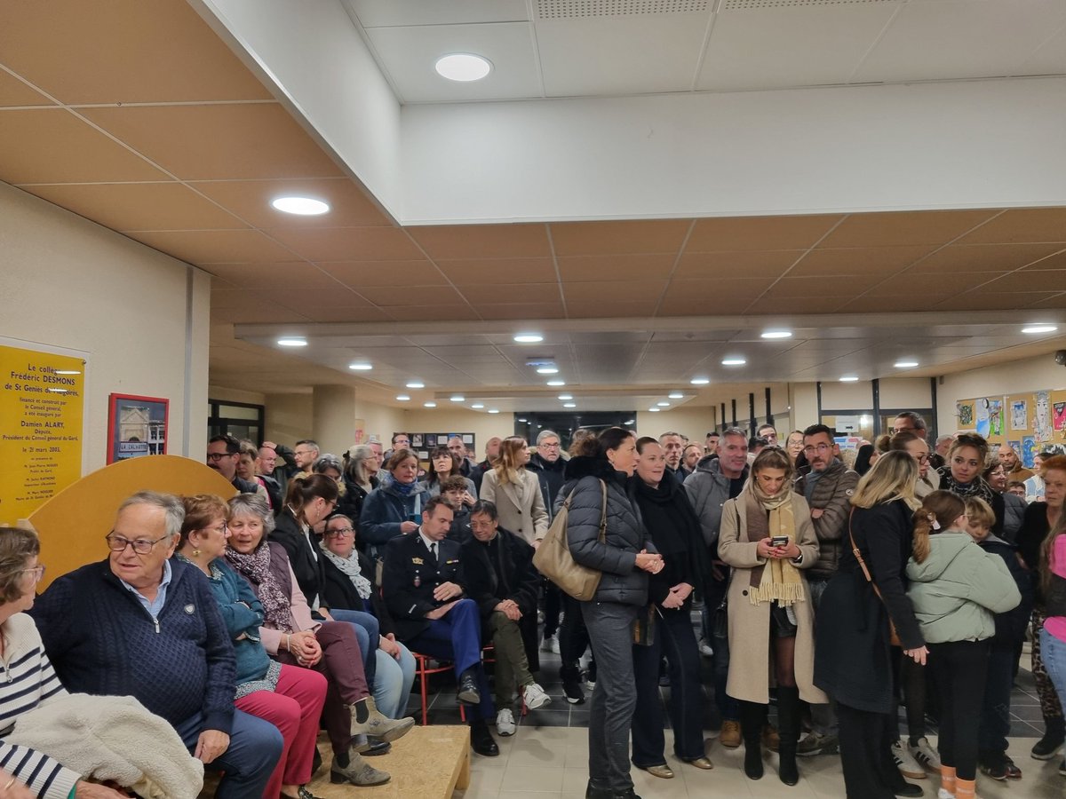 uramina's tweet photo. Très belle cérémonie républicaine de remise des diplômes hier soir au collège F. Desmons pour la Promo 2025 dans une ambiance chaleureuse et conviviale. https://t.co/W1Ft7xZzWR