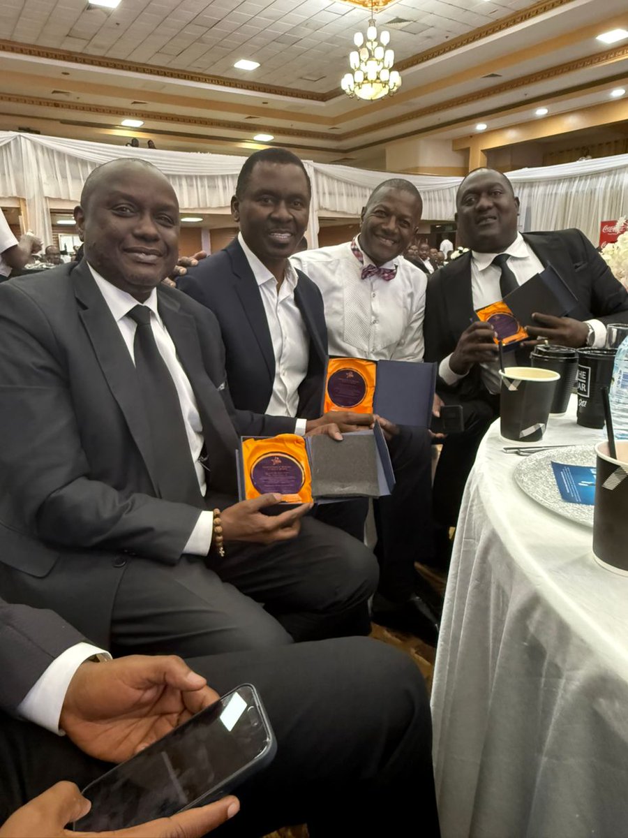 MarkSsali's tweet image. Proud to be one of those singled out for an award by the old boys at the biggest annual @SMACKOBA_official dinner ever. Privileged, humbled, grateful to you all! @cpmayiga @munlex50 @kasyate @odagacharles