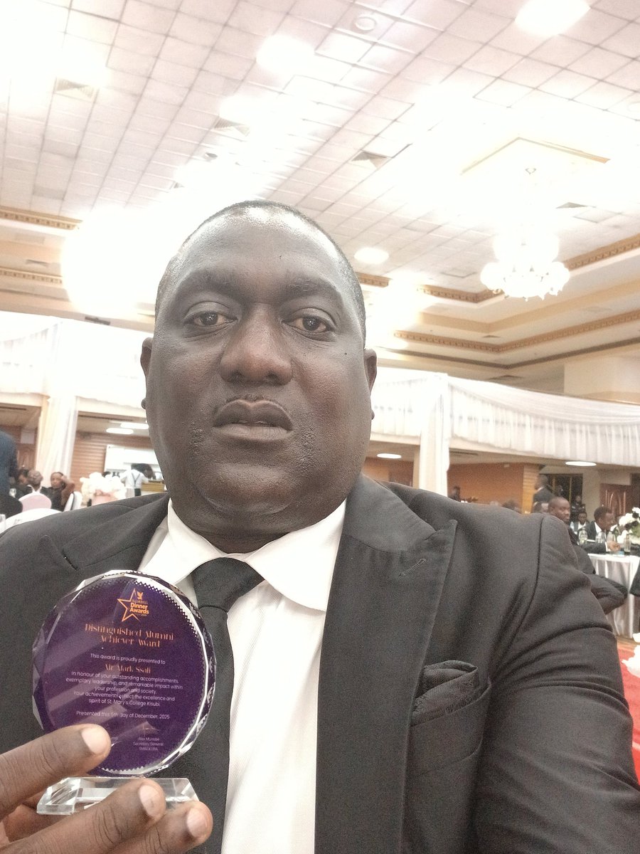 MarkSsali's tweet image. Proud to be one of those singled out for an award by the old boys at the biggest annual @SMACKOBA_official dinner ever. Privileged, humbled, grateful to you all! @cpmayiga @munlex50 @kasyate @odagacharles