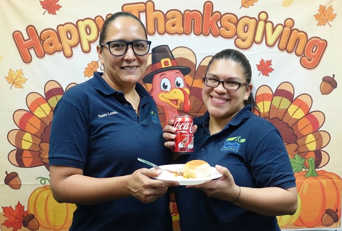 LifeatTCA's tweet image. 🦃 Celebrating Thanksgiving with the Austin Team! 🧡💚
Last week, The Cleaning Authority - Austin came together to celebrate Thanksgiving as an amazing team!
Wishing everyone a joyful holiday season filled with gratitude and cheer. 🍁✨
#LifeAtTCA #ThanksgivingCelebration