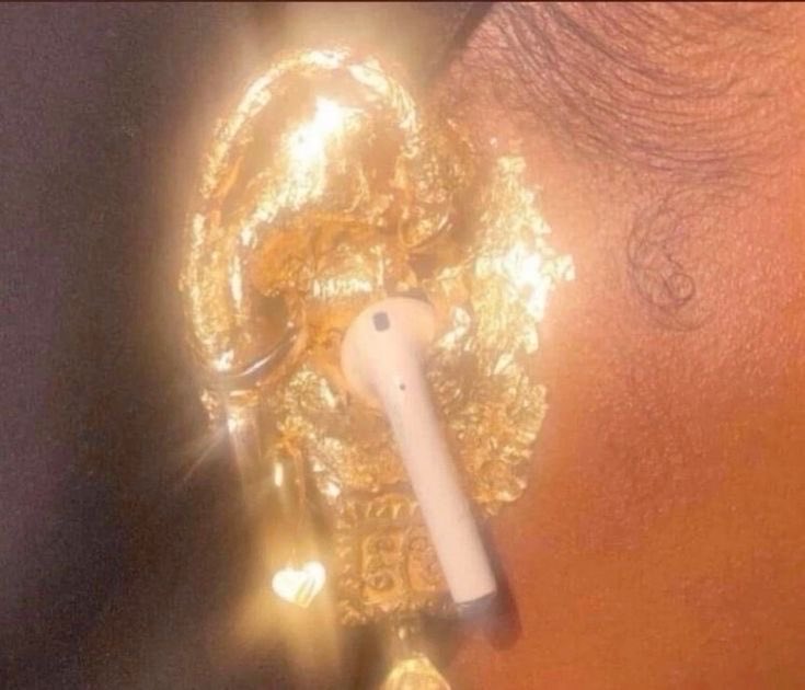 itsnotl1z's tweet image. dès qu’anouk ouvre la bouche #StarAcademy