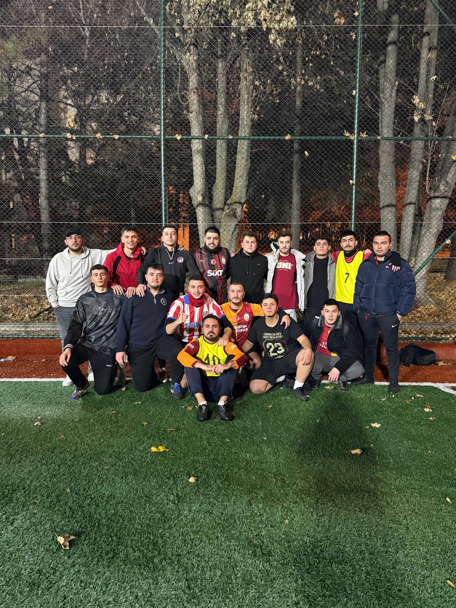 uAUNIHacettepe's tweet photo. ultrAslan UNI Hacettepe ailesi olarak geleneksel halı saha organizasyonumuzu gerçekleştirdik, kazanan her zamanki gibi Galatasaray oldu.

#ultrAslanUNI
#ultrAslanUNIHacettepe https://t.co/QayNFdc7gk