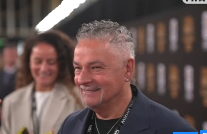 Роберто Баджо. Қуръа маросимида.
Кумирларимдан бири. Унга атаб кўрсатув қилдим. Армоним йўқ.