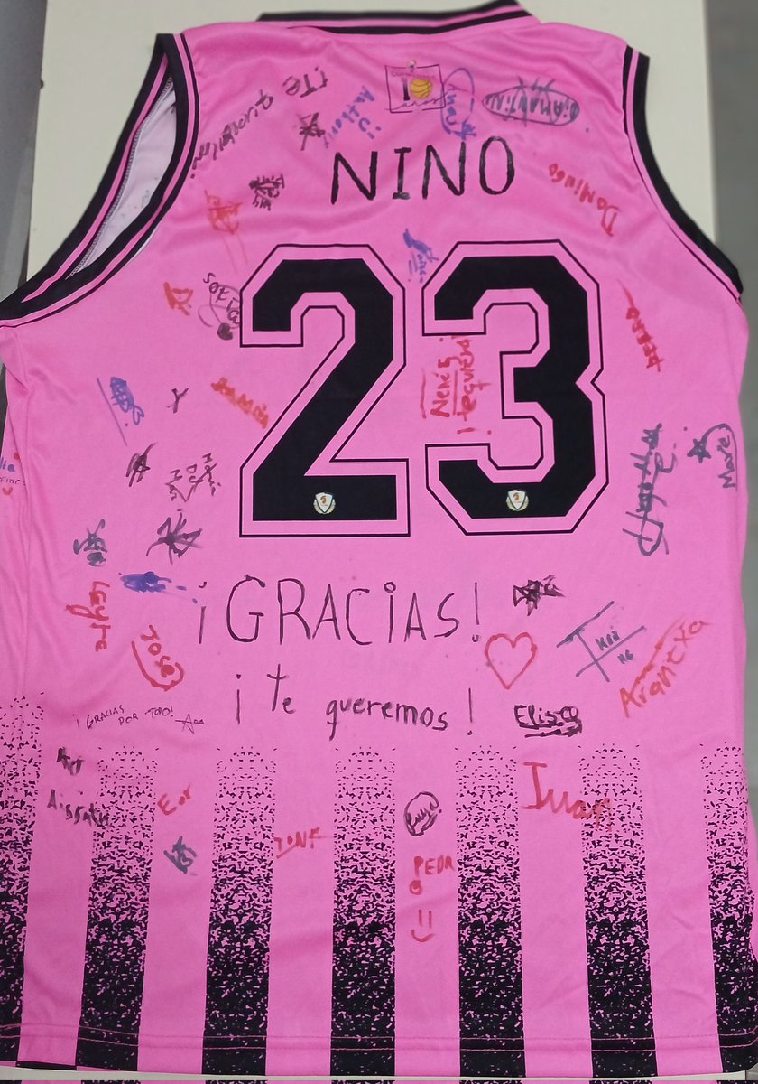 Hoy despedimos a una persona entrañable,  Nino se nos jubila. Echaremos de menos tu sonrisa antes, durante y después de cada entreno, de cada partido.
 
Es hora de descansar, de cuidar de los tuyos y de disfrutar de tu tiempo tras tantos años de trabajo.

!Te queremos Nino ♥️!