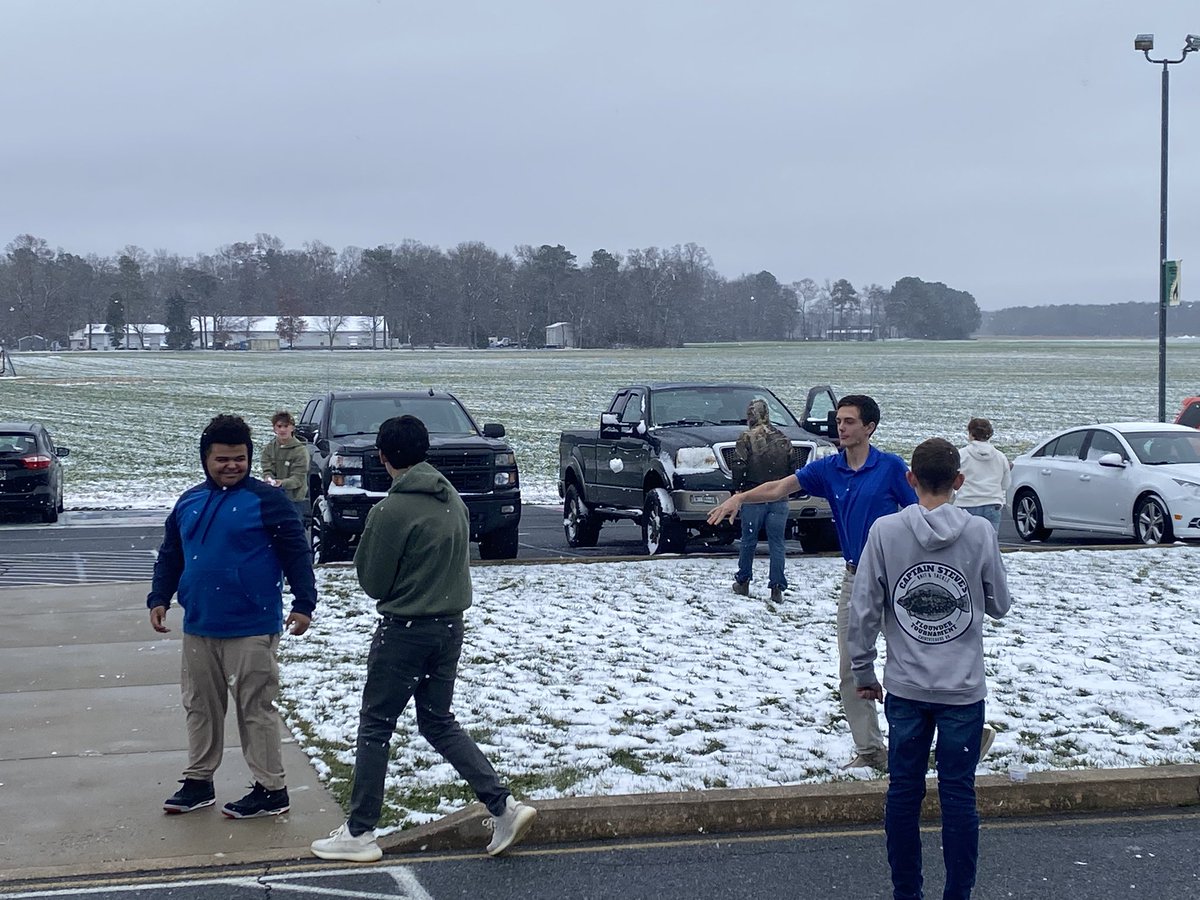 gmsflames's tweet photo. Snow Day https://t.co/VfYXkpadEi